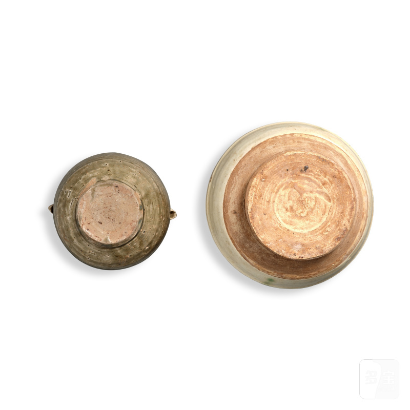 Two glazed pottery jars, Northern Qi - Tang dynasty | 北齊 白地綠彩四繫罐 及 唐 青釉雙繫罐 - 图3